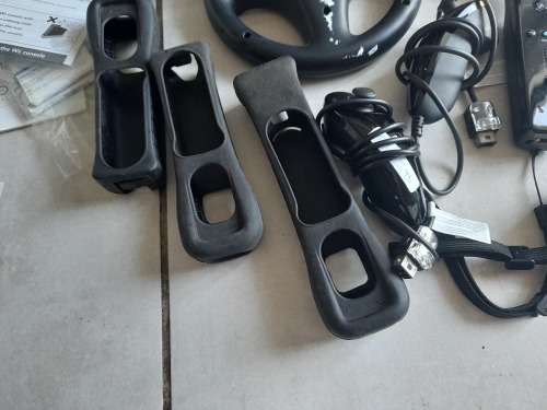 **CRAZY SPECIAL**NINTENDO WII CONSOL. STAND ,REMOTES,NUNCHUCKS,REMOTE GLOVES, GAMES, CABLES, ETC**