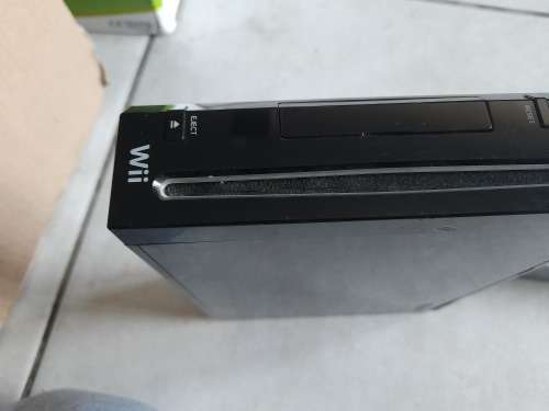 **CRAZY SPECIAL**NINTENDO WII CONSOL. STAND ,REMOTES,NUNCHUCKS,REMOTE GLOVES, GAMES, CABLES, ETC**