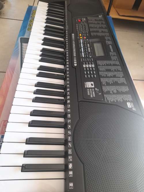 *SNAP FRI DEAL*Brand New Winston 61 Key Lighting Electronic Music Keyboard**FREE STAND** R2300***