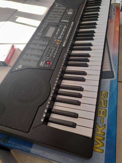 *SNAP FRI DEAL*Brand New Winston 61 Key Lighting Electronic Music Keyboard**FREE STAND** R2300***