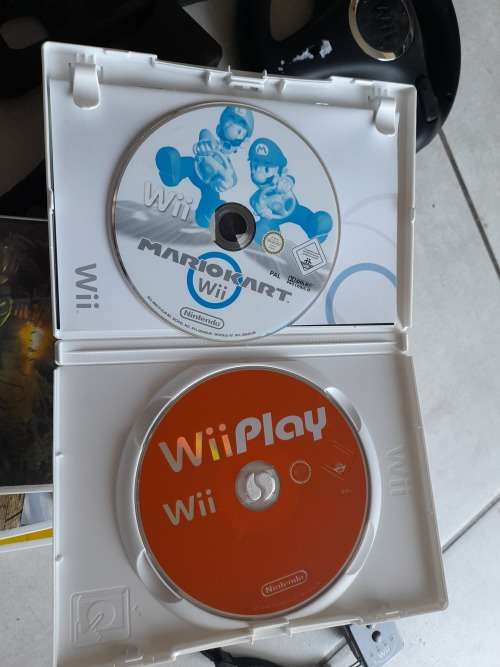 **CRAZY SPECIAL**NINTENDO WII CONSOL. STAND ,REMOTES,NUNCHUCKS,REMOTE GLOVES, GAMES, CABLES, ETC**