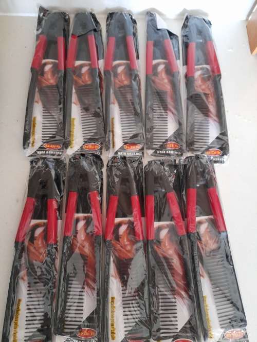 **WEEKEND SPECIAL**LOT OF 55 BRAND NEW HAIR STRAIGHTENING HAIR BRUSH**ONE BID FOR ALL 55***