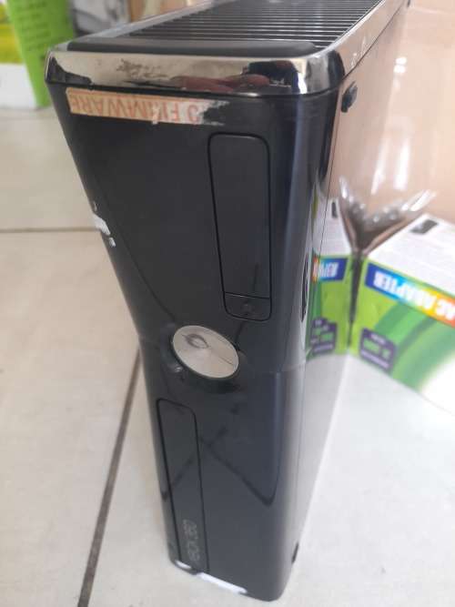 ***CHRISTMAS IS COMING**XBOX 360 CONSOL AND POWER SUPPLY**TURNS ON THE OFF**R99 FREIGHT**