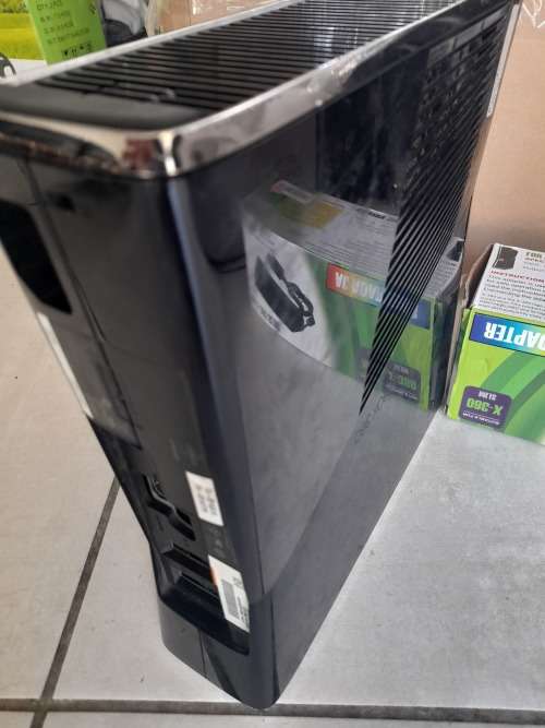 ***CHRISTMAS IS COMING**XBOX 360 CONSOL AND POWER SUPPLY**TURNS ON THE OFF**R99 FREIGHT**