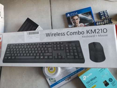 *CHRISTMAS COMING**BULK LOT OF NEW ITEMS*HEADSET, KEYBOARD/MSE,SPEAKERS,DVD WRITER,BATTERIES,LEDS ET