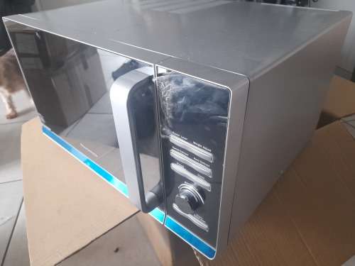 **LIQUIDATION STOCK**HOMECHOICE MAGNA 34L MICROWAVE IN BOX**FAULTY***