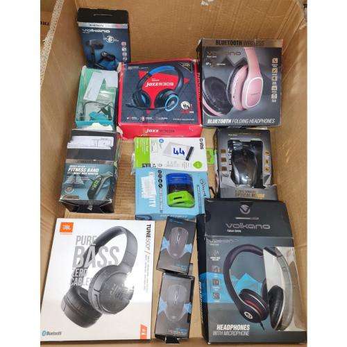 *LIQUIDATION STOCK**BULK LOT OF FALUTY ITEMS**HEADSETS,POWERBANK,SMART WATCHES ETC**R99 FREIGHT