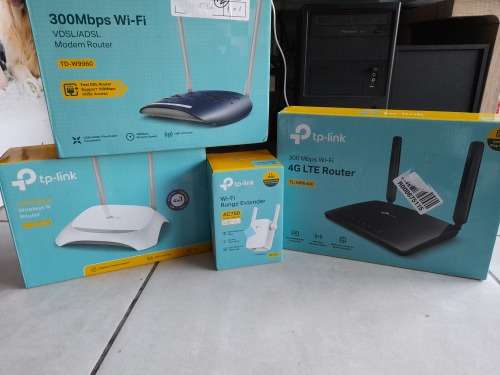 *CRAZY COMBO DEAL*BULK LOT OF NEW ROUTERS,4G ROUTER WITH SOM SLOT,RANGE EXTENDERS *OVER R3000 VALUE*