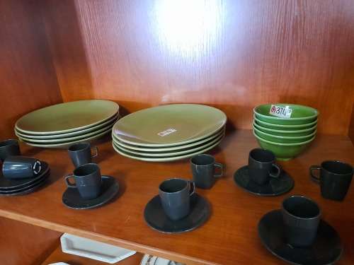 *YOUR CHRISTMAS PRESENT**BEAUTIFULL ESPRESSO SET WITH SAUCERS, BOWLS AND DINNER PLATES*****