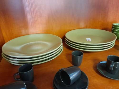 *YOUR CHRISTMAS PRESENT**BEAUTIFULL ESPRESSO SET WITH SAUCERS, BOWLS AND DINNER PLATES*****