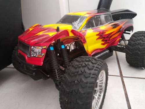 *WOW*A KIDS CHRISTMAS DREAM*2 X ELEC OFF ROAD RC TRUCKS WITH REMOTES AND CHARGER *OVER R5000 VALUE*