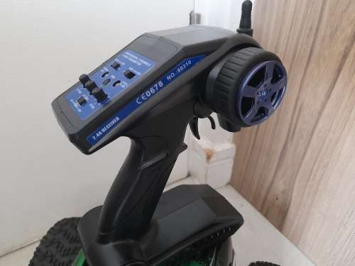 *WOW*A KIDS CHRISTMAS DREAM*2 X ELEC OFF ROAD RC TRUCKS WITH REMOTES AND CHARGER *OVER R5000 VALUE*