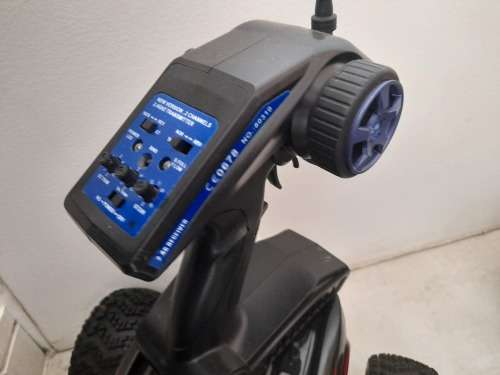 *WOW*A KIDS CHRISTMAS DREAM*2 X ELEC OFF ROAD RC TRUCKS WITH REMOTES AND CHARGER *OVER R5000 VALUE*