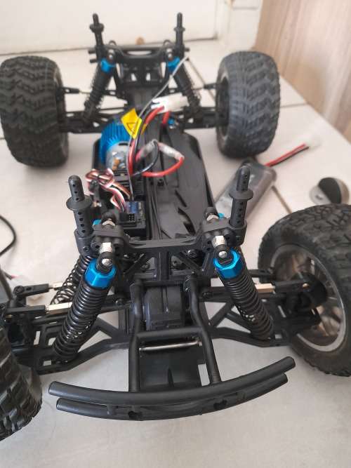 *WOW*A KIDS CHRISTMAS DREAM*2 X ELEC OFF ROAD RC TRUCKS WITH REMOTES AND CHARGER *OVER R5000 VALUE*