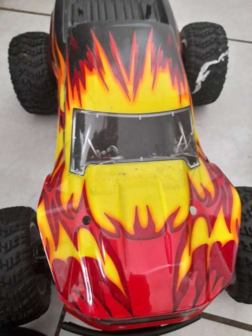 *WOW*A KIDS CHRISTMAS DREAM*2 X ELEC OFF ROAD RC TRUCKS WITH REMOTES AND CHARGER *OVER R5000 VALUE*