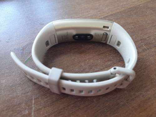 ***WOW**HUAWEI BAND 3 PRO SMART WATCH IN BOX WITH CHARGER ETC**GOLD/CREAM COLOUR**R99 FREIGHT*