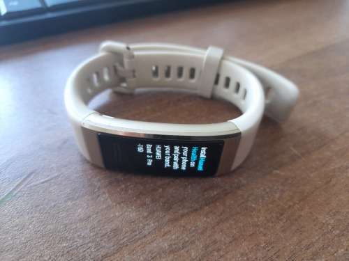 ***WOW**HUAWEI BAND 3 PRO SMART WATCH IN BOX WITH CHARGER ETC**GOLD/CREAM COLOUR**R99 FREIGHT*