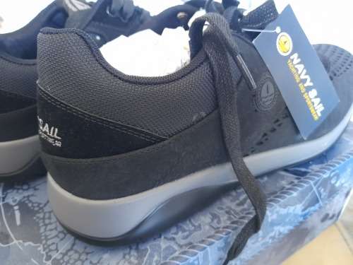 ***BLACK FRIDAY DEAL,FREE FREIGHT**BRAND NEW NAVY SEAL MENS SIZE 9 SNEAKERS**NEW IN BOX**