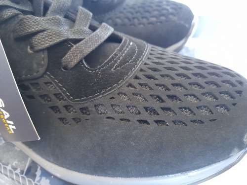 ***BLACK FRIDAY DEAL,FREE FREIGHT**BRAND NEW NAVY SEAL MENS SIZE 9 SNEAKERS**NEW IN BOX**