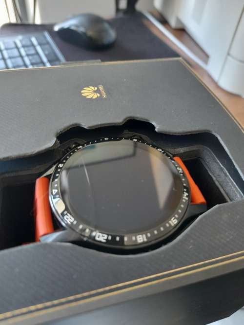 **CRAZY SPECIAL**HUAWEI WATCH GT 2 LTN-B19. AMAZING WATCH, NEW IN BOX, SLIGHT CRACK ON GLASS**R3000*