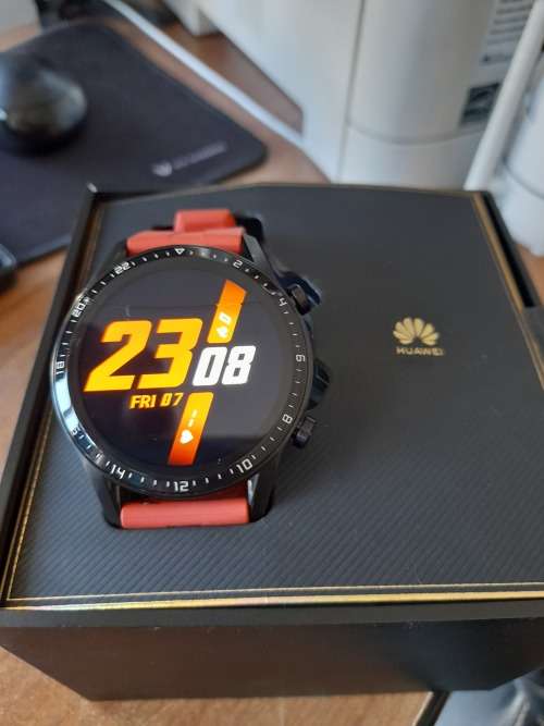 **CRAZY SPECIAL**HUAWEI WATCH GT 2 LTN-B19. AMAZING WATCH, NEW IN BOX, SLIGHT CRACK ON GLASS**R3000*