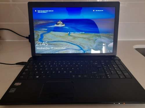 *CHRISTMAS SPECIAL**TOSHIBA SATELITE C50D, AMD E1-1200 WITH RADEON, 4GB RAM, 1TB HDD**