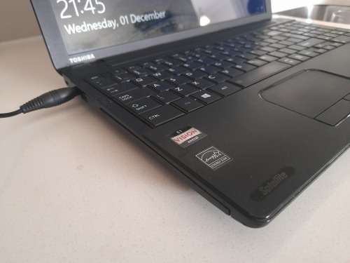 *CHRISTMAS SPECIAL**TOSHIBA SATELITE C50D, AMD E1-1200 WITH RADEON, 4GB RAM, 1TB HDD**