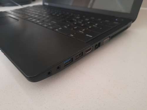 *CHRISTMAS SPECIAL**TOSHIBA SATELITE C50D, AMD E1-1200 WITH RADEON, 4GB RAM, 1TB HDD**