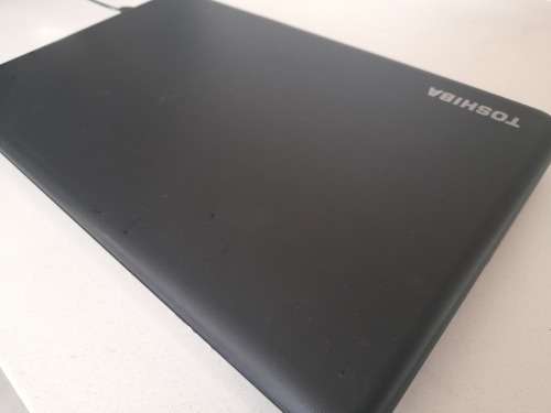 *CHRISTMAS SPECIAL**TOSHIBA SATELITE C50D, AMD E1-1200 WITH RADEON, 4GB RAM, 1TB HDD**