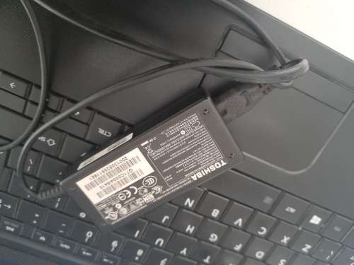 *CHRISTMAS SPECIAL**TOSHIBA SATELITE C50D, AMD E1-1200 WITH RADEON, 4GB RAM, 1TB HDD**
