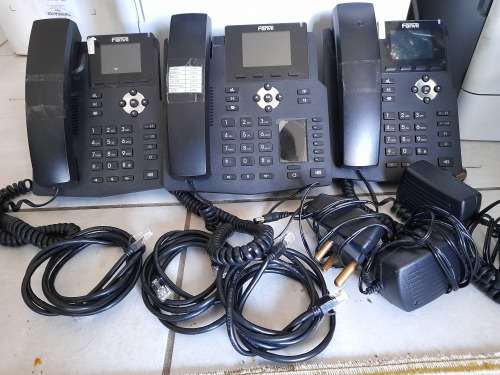 *LIQUIDATION STOCK**LOT OF 3 X FANVIL VOIP PHONES WITH POWER SUPPLY AND CABLES**ONE IS R3500 NEW**