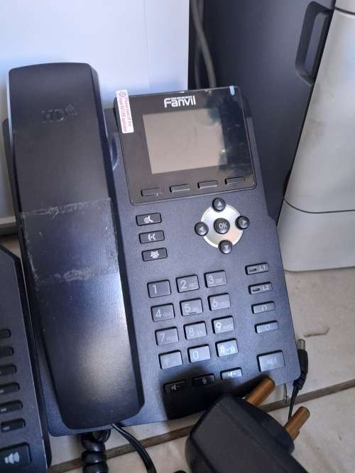 *LIQUIDATION STOCK**LOT OF 3 X FANVIL VOIP PHONES WITH POWER SUPPLY AND CABLES**ONE IS R3500 NEW**