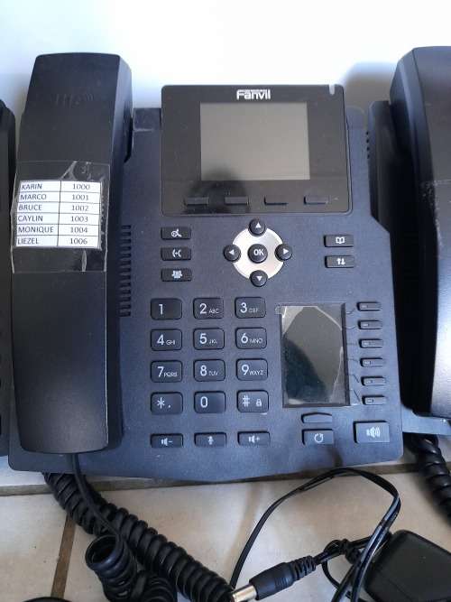 *LIQUIDATION STOCK**LOT OF 3 X FANVIL VOIP PHONES WITH POWER SUPPLY AND CABLES**ONE IS R3500 NEW**