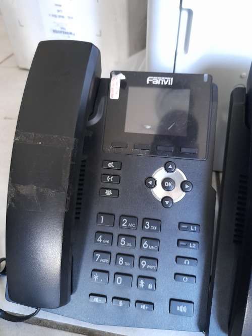 *LIQUIDATION STOCK**LOT OF 3 X FANVIL VOIP PHONES WITH POWER SUPPLY AND CABLES**ONE IS R3500 NEW**