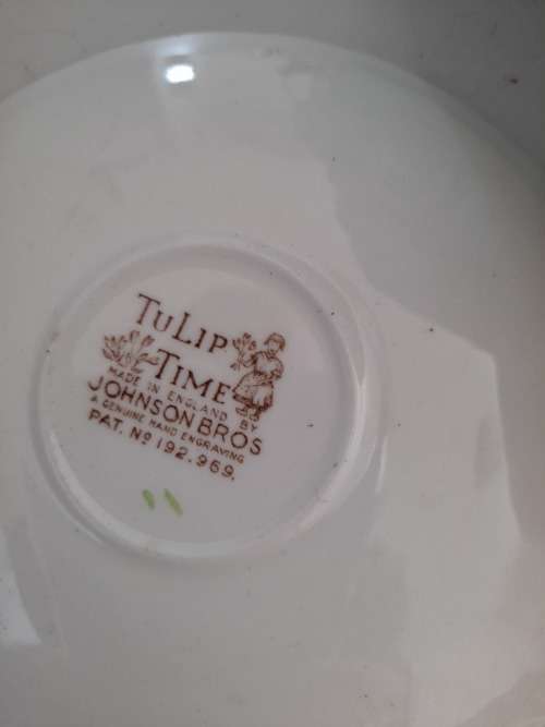 **POSSIBLE HIGH VALUE CHINA SET***JOHNSON BROS 25-PIECE PART DINNER SERVICE**R99 FREIGHT**