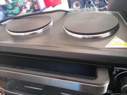 *CHRISTMAS SPECIAL**NEW SUNBEAM 25L COMPACT OVER WITH 2 PLATE TOP*SMAL DENT ON TOP*BUT NEW IN BOX*