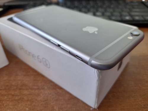 *LIQUIDATION STOCK*WHITE APPLE IPHONE 6S IN BOX WITH CHARGER*DOES NOT TURN ON*EXCELLENT CONDITION**