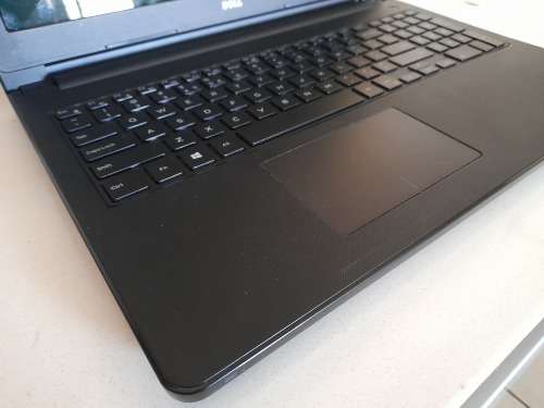 *DELL INSPIRON 15 LAPTOP*LOOKS LIKE NEW WITH CHARGER*POWERS ON ,BLANK SCREEN*