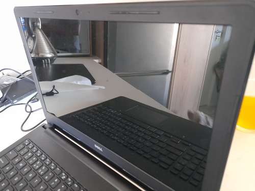 *DELL INSPIRON 15 LAPTOP*LOOKS LIKE NEW WITH CHARGER*POWERS ON ,BLANK SCREEN*