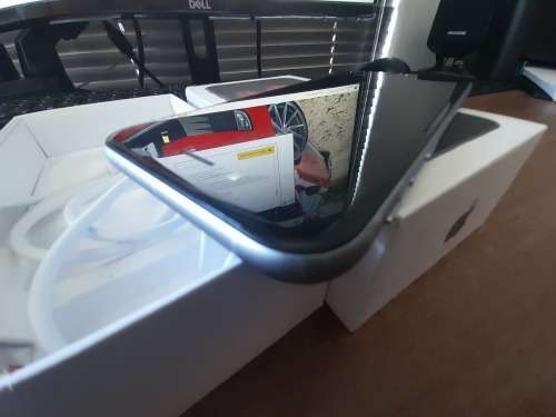 *LIQUIDATION STOCK* APPLE IPHONE 6S IN BOX WITH CHARGER*DOES NOT TURN ON**