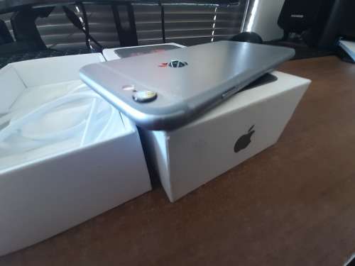 *LIQUIDATION STOCK* APPLE IPHONE 6S IN BOX WITH CHARGER*DOES NOT TURN ON**