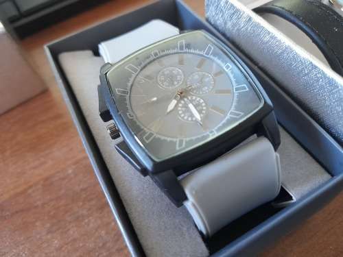 *VALENTINES HIS AND HERS*BRAND NEW WATCH SET WOMANS AND MENS*ONE BID FOR BOTH*R99 FREIGHT