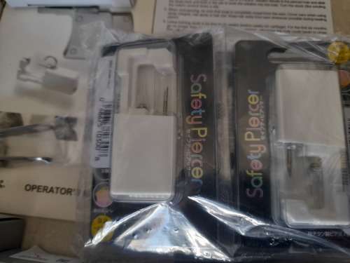 *LIQUIDATION*COMPLETE STUDEX BODY PIERCING BUSINESS*PIERCING GUNS,STUDS,IMDEMNITY FORMS,ETC ETC**