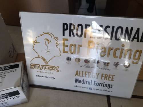 *LIQUIDATION*COMPLETE STUDEX BODY PIERCING BUSINESS*PIERCING GUNS,STUDS,IMDEMNITY FORMS,ETC ETC**