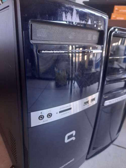 **LIQUIDATION STOCK**2 X  PC TOWERS*ONE HAS 4GB RAM 320GB HDD, ONE 2GB RAM NO HDD*NOT TESTED88