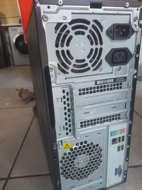 **LIQUIDATION STOCK**2 X  PC TOWERS*ONE HAS 4GB RAM 320GB HDD, ONE 2GB RAM NO HDD*NOT TESTED88