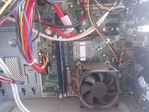 **LIQUIDATION STOCK**2 X  PC TOWERS*ONE HAS 4GB RAM 320GB HDD, ONE 2GB RAM NO HDD*NOT TESTED88