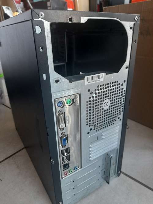 **LIQUIDATION STOCK**2 X  PC TOWERS*ONE HAS 4GB RAM 320GB HDD, ONE 2GB RAM NO HDD*NOT TESTED88