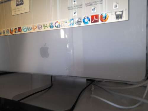 **LIQUIDATION STOCK***APPLE  IMAC A1208 ALL IN 1 PC**WORKING, LINES ON SCREEN AS PER PICS***
