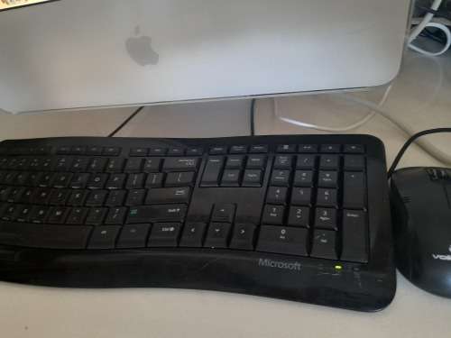 **LIQUIDATION STOCK***APPLE  IMAC A1208 ALL IN 1 PC**WORKING, LINES ON SCREEN AS PER PICS***